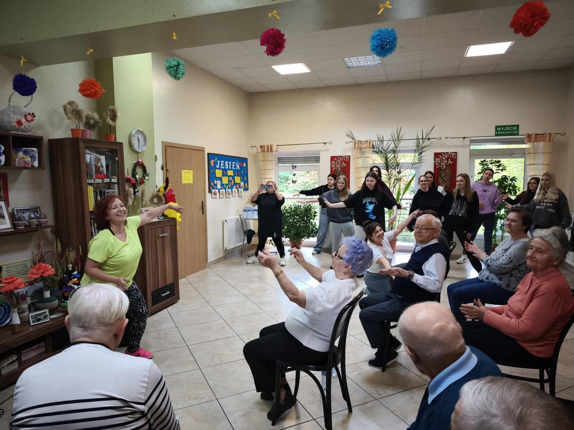 Zumba seniorów z dziennego domu w koninie